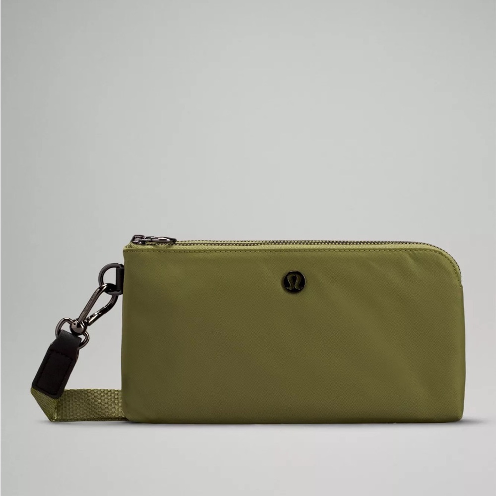 Brand New Lululemon curved wristlet in green